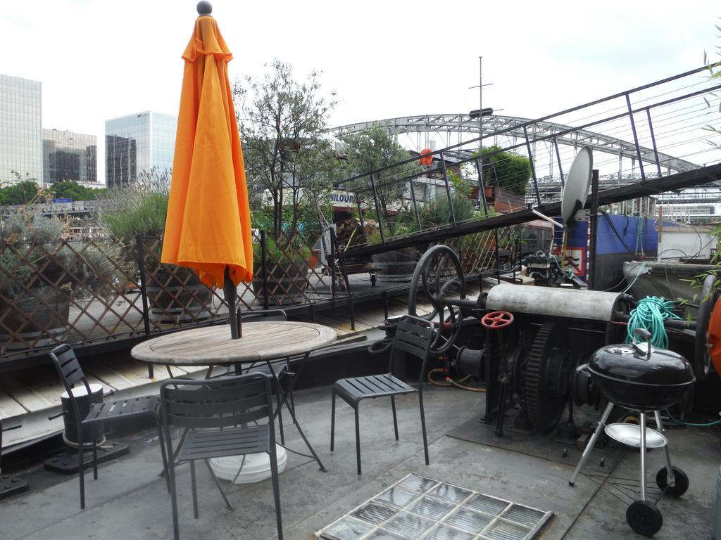 Péniche - Le Nénuphar Hotel Parigi Esterno foto